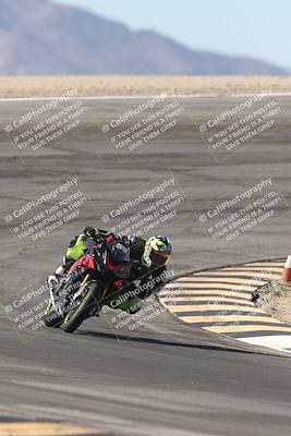 media/Oct-30-2025-Racers Edge (Thu) [[dabbdaf680]]/3-B Group/Session 2 (Bowl Exit)/